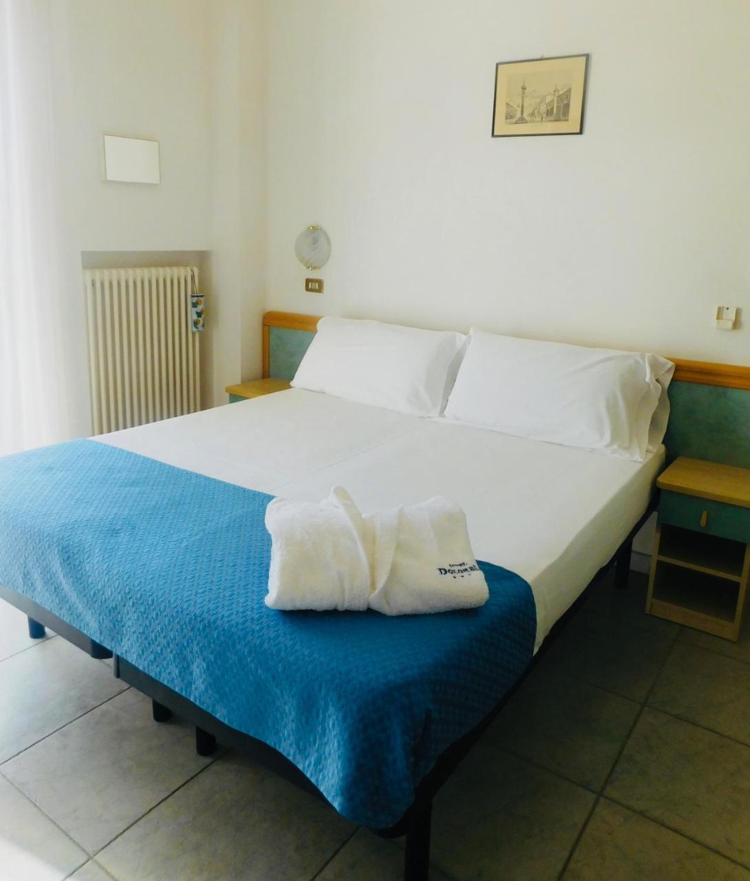Hotel Dolores Ріміні Екстер'єр фото