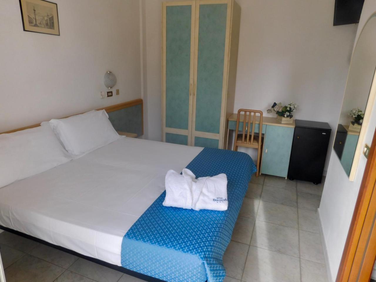 Hotel Dolores Ріміні Екстер'єр фото