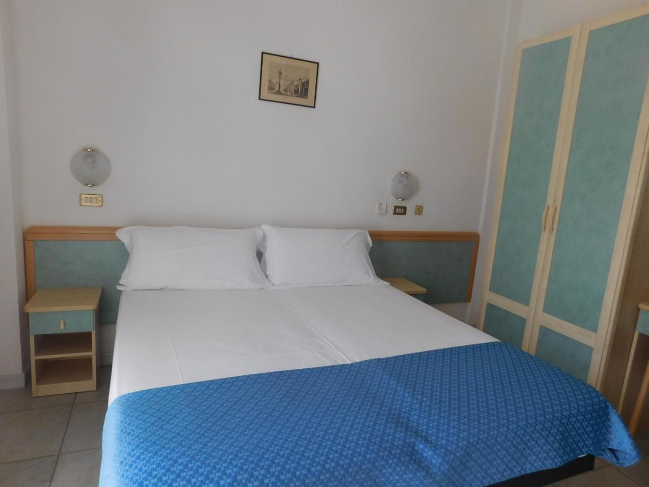 Hotel Dolores Ріміні Екстер'єр фото