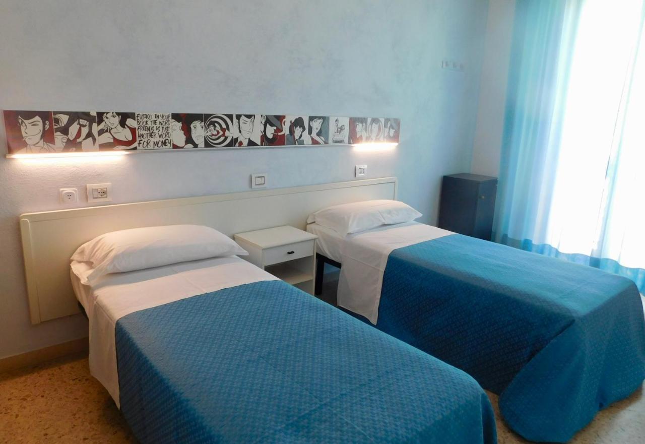 Hotel Dolores Ріміні Екстер'єр фото
