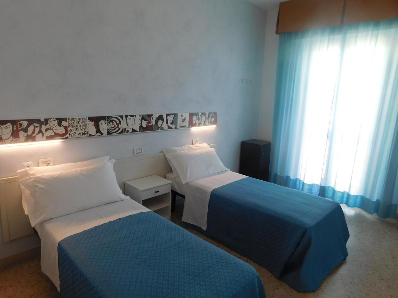 Hotel Dolores Ріміні Екстер'єр фото