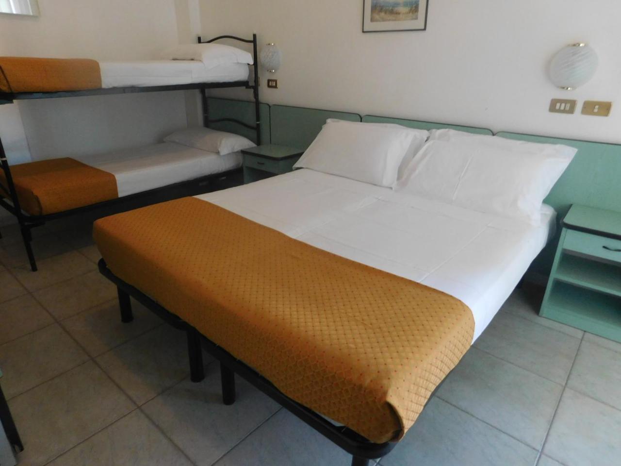 Hotel Dolores Ріміні Екстер'єр фото